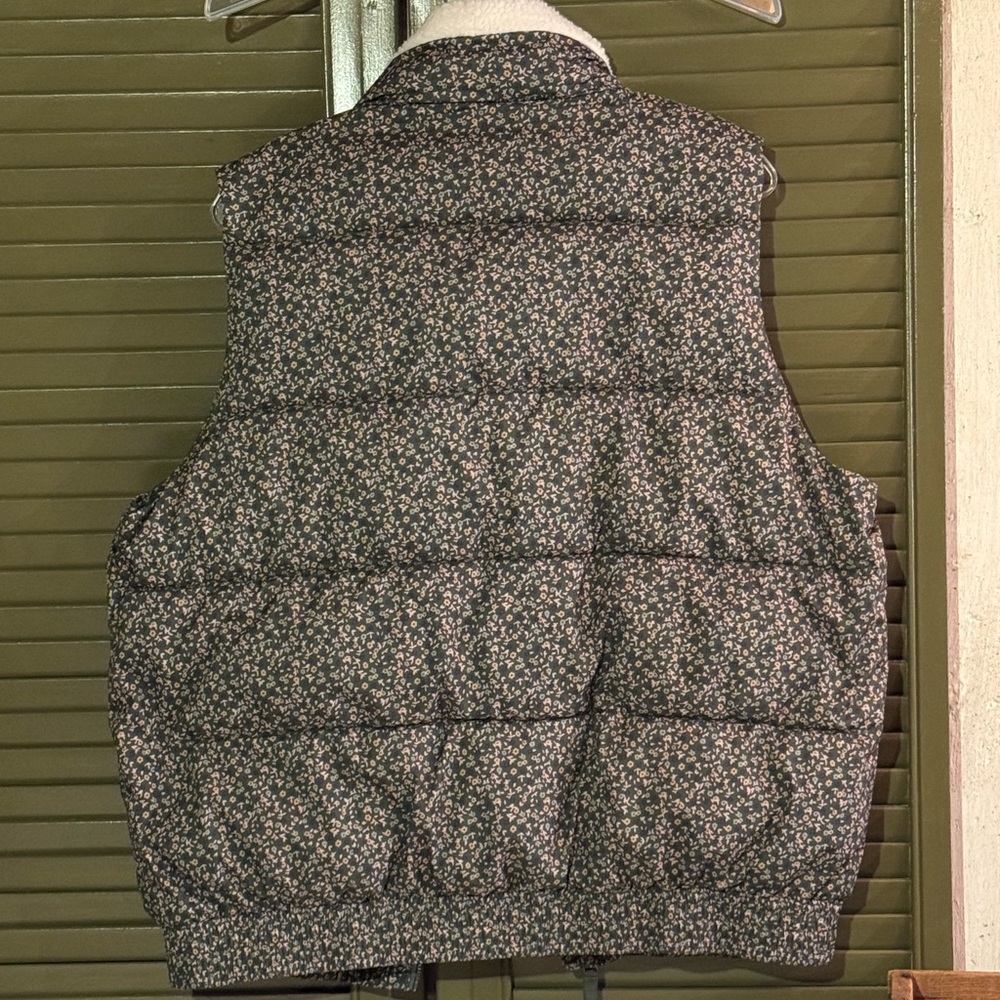 Universal Thread Floral Puffer Vest - Picture 3 of 3